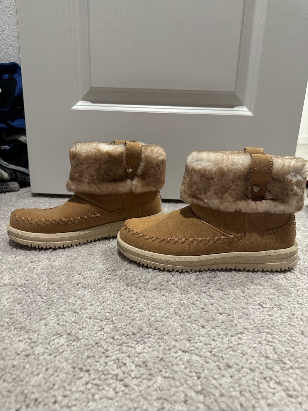 women’s Faux-Fur Cuff Winter Boots - Tan